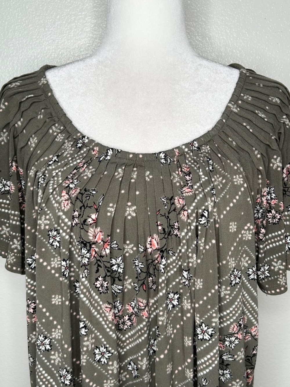 Style & Co Womens Gray Floral Pleated Jersey Top Flutter Sleeve Plus Size 1X EUC - Picture 2 of 10